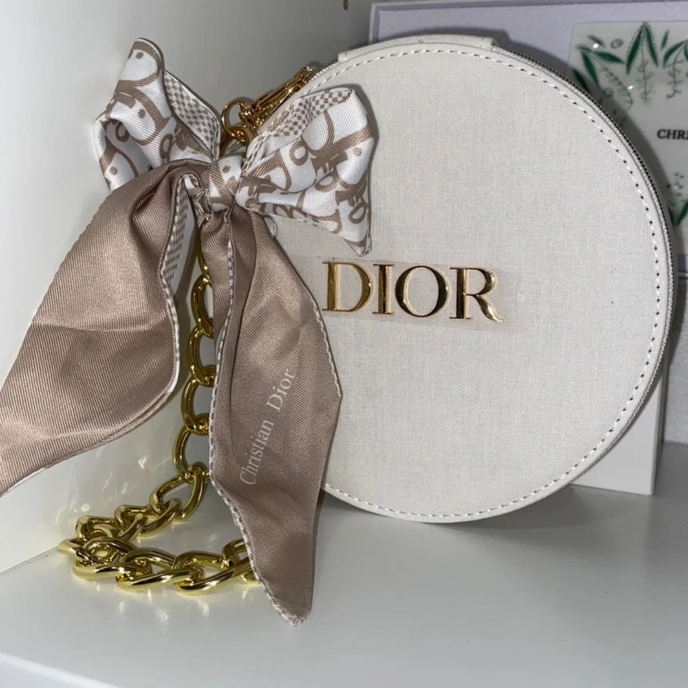 Dior reposhing this